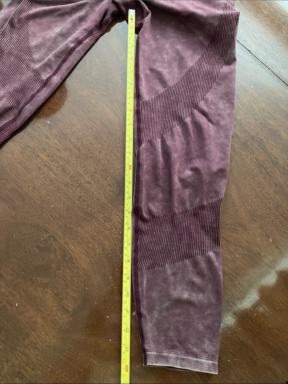 PINK Victoria's Secret Seamless Burgundy Acid Wash Leggings Size Large - Picture 9 of 9